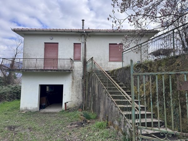 casa indipendente in vendita a Borzonasca