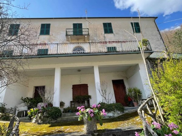 casa indipendente in vendita a Borzonasca in zona Sopralacroce
