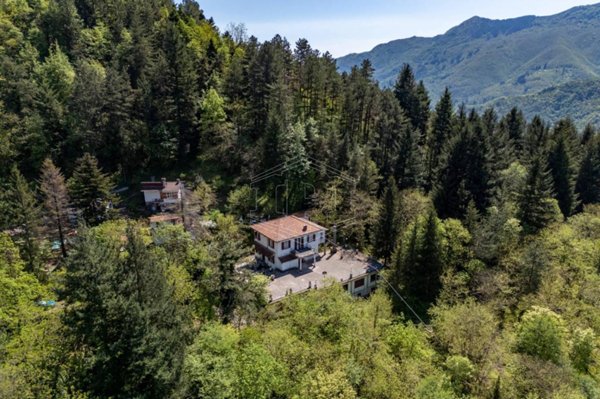 casa indipendente in vendita a Borzonasca in zona Temossi