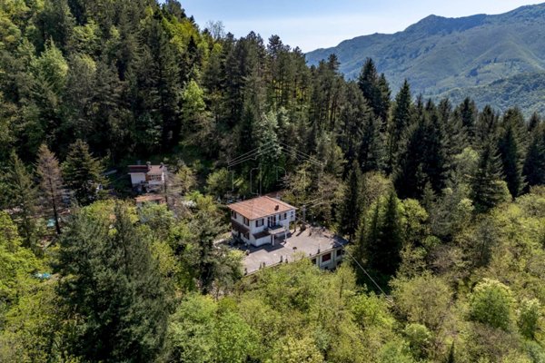 casa indipendente in vendita a Borzonasca in zona Temossi