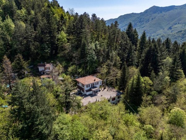 casa indipendente in vendita a Borzonasca in zona Temossi