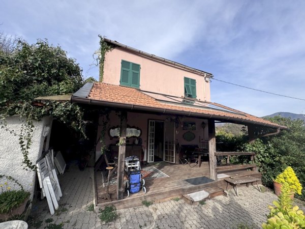 casa indipendente in vendita a Borzonasca