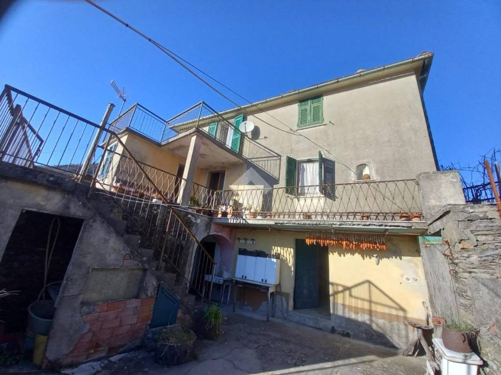 casa indipendente in vendita a Borzonasca