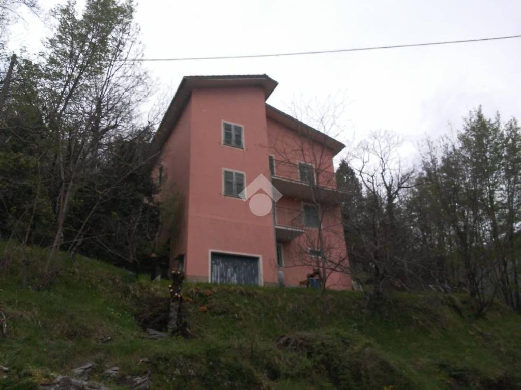 casa indipendente in vendita a Borzonasca