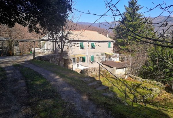casa indipendente in vendita a Borzonasca in zona Belpiano