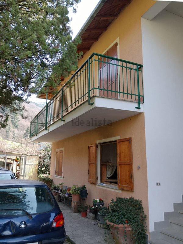 appartamento in vendita a Borzonasca in zona Temossi