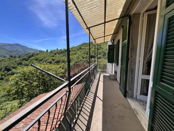 casa indipendente in vendita a Borzonasca