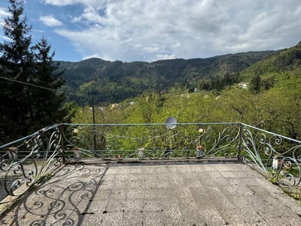 casa indipendente in vendita a Borzonasca in zona Temossi