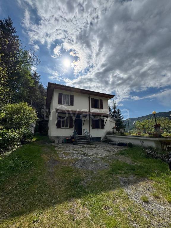 casa indipendente in vendita a Borzonasca