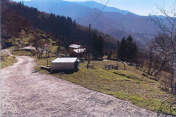 intera palazzina in vendita a Borzonasca in zona Caregli