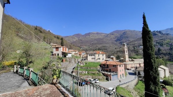 casa indipendente in vendita a Borzonasca in zona Sopralacroce