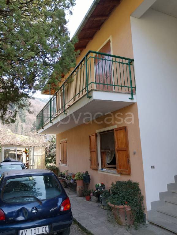 appartamento in vendita a Borzonasca in zona Temossi
