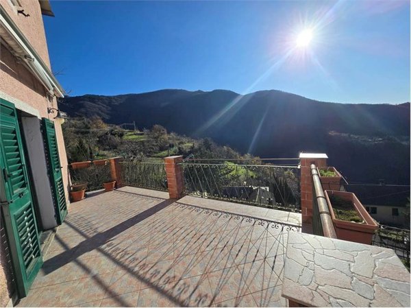 casa indipendente in vendita a Borzonasca