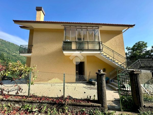 appartamento in vendita a Borzonasca in zona Temossi