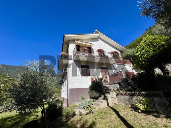 casa indipendente in vendita a Borzonasca