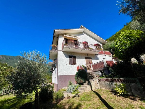 casa indipendente in vendita a Borzonasca