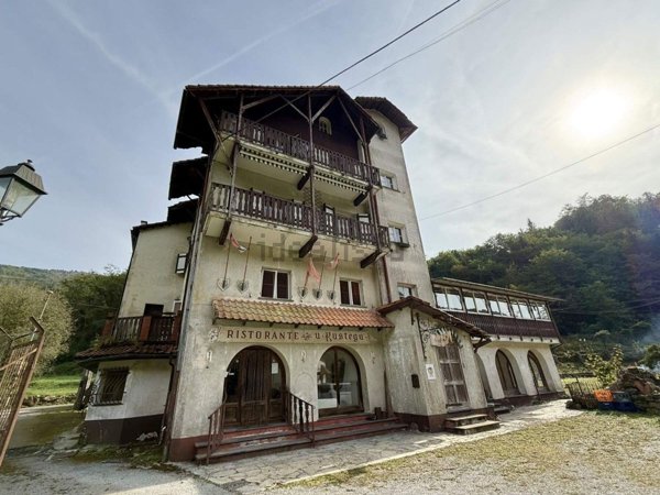 casa indipendente in vendita a Borzonasca