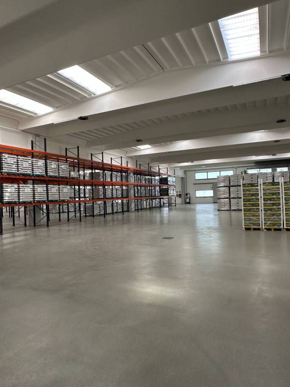 locale commerciale in vendita a Busalla