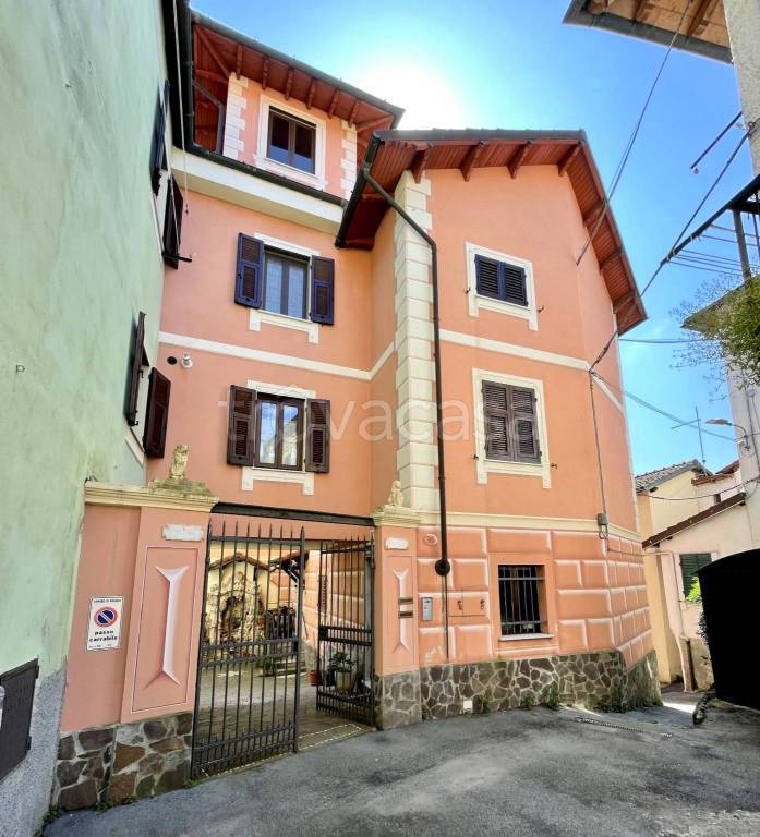 appartamento in vendita a Busalla in zona Sarissola