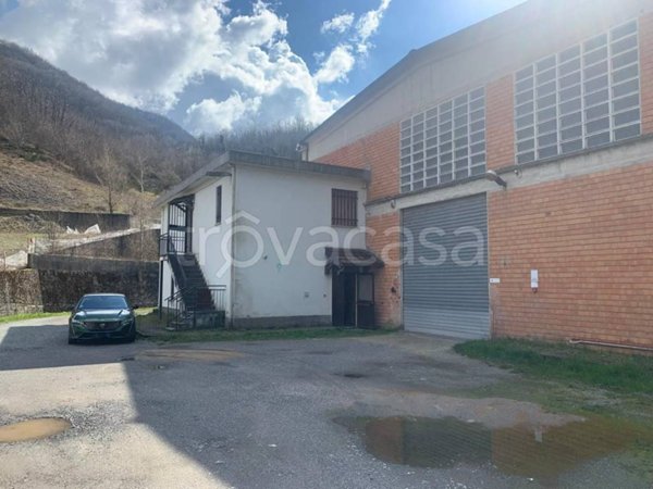 capannone in vendita a Busalla
