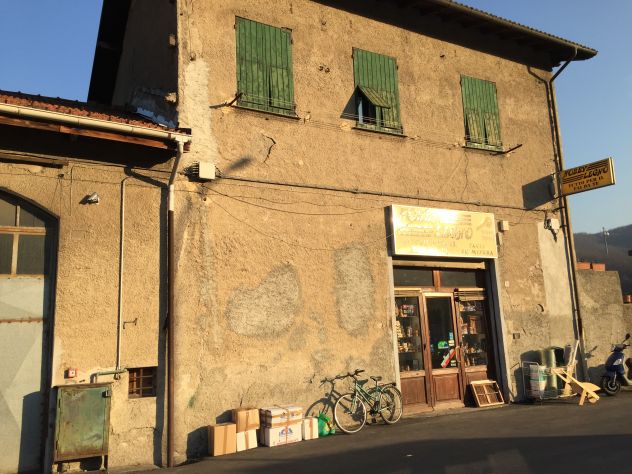 locale commerciale in vendita a Busalla