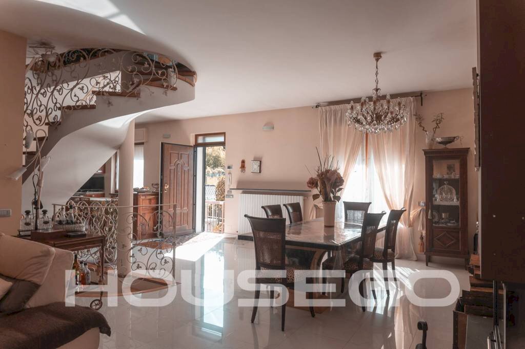 casa indipendente in vendita a Busalla in zona Sarissola