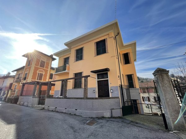 casa indipendente in vendita a Busalla
