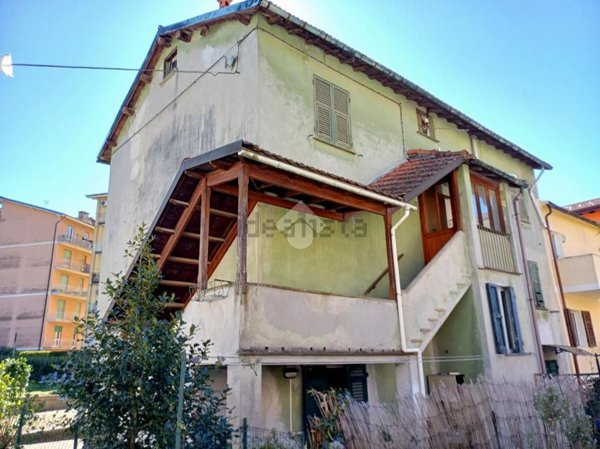 appartamento in vendita a Busalla in zona Sarissola