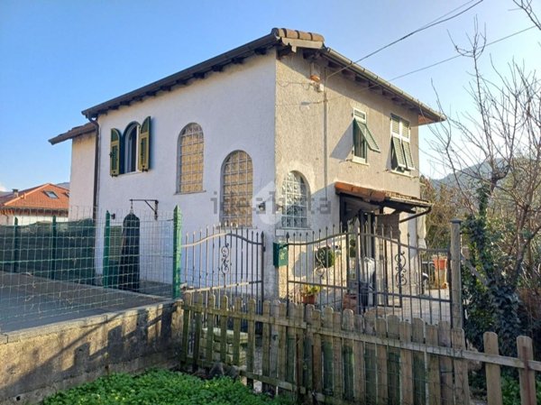 casa indipendente in vendita a Busalla