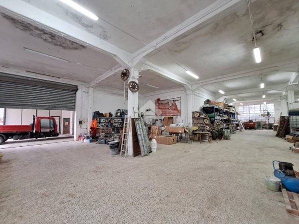 locale commerciale in vendita a Busalla