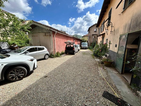 negozio in vendita a Busalla in zona Sarissola