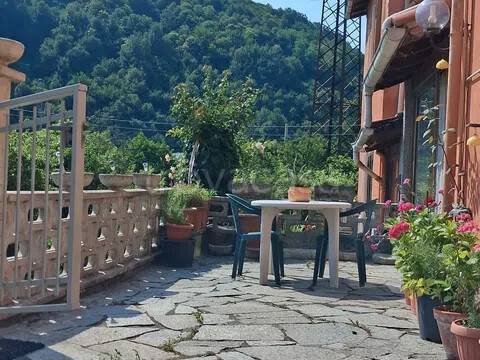appartamento in vendita a Busalla in zona Sarissola