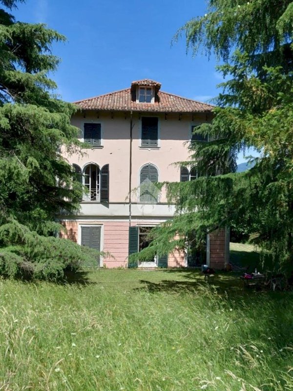 casa indipendente in vendita a Busalla in zona Sarissola
