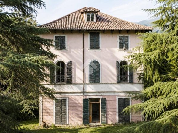 casa indipendente in vendita a Busalla in zona Sarissola