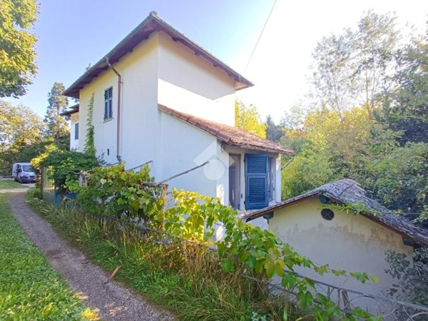 casa indipendente in vendita a Busalla in zona Sarissola
