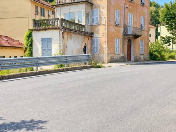 casa indipendente in vendita a Busalla in zona Sarissola