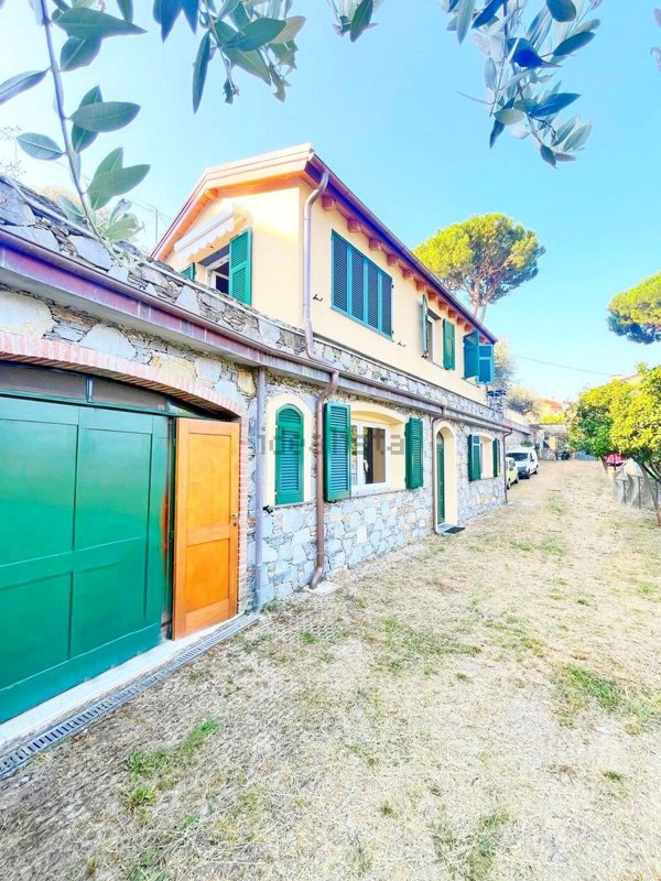 casa indipendente in vendita a Camogli