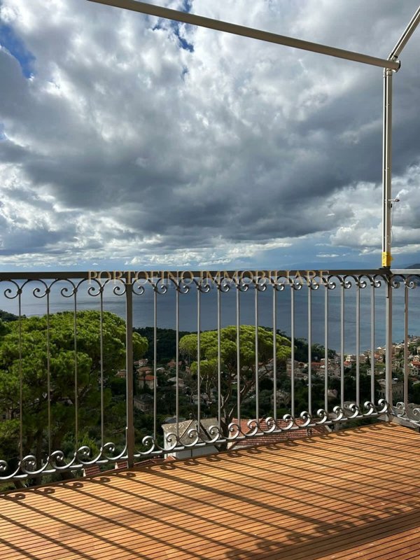 appartamento in vendita a Camogli in zona Ruta