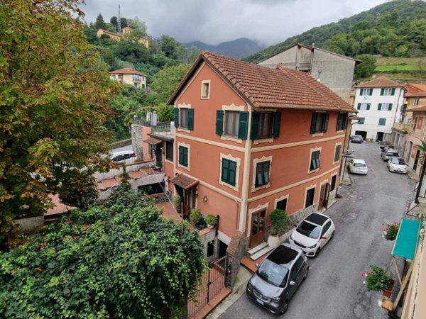 appartamento in vendita a Campomorone in zona Isoverde