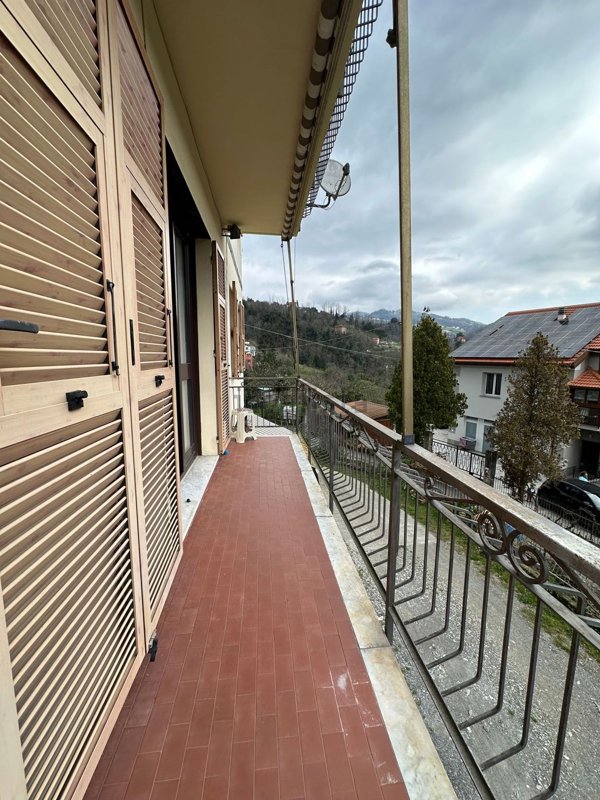 casa semindipendente in vendita a Campomorone in zona Gazzolo