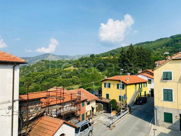 appartamento in vendita a Campomorone in zona Pietralavezzara