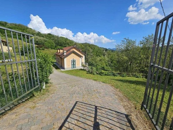 casa indipendente in vendita a Campomorone in zona Isoverde