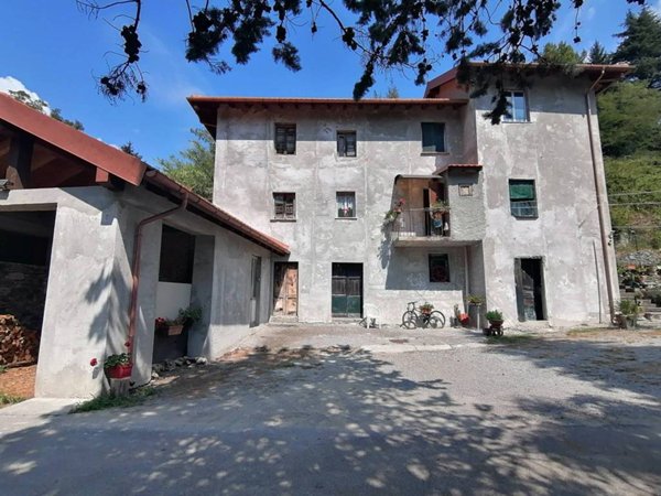 casa indipendente in vendita a Campomorone in zona Isoverde