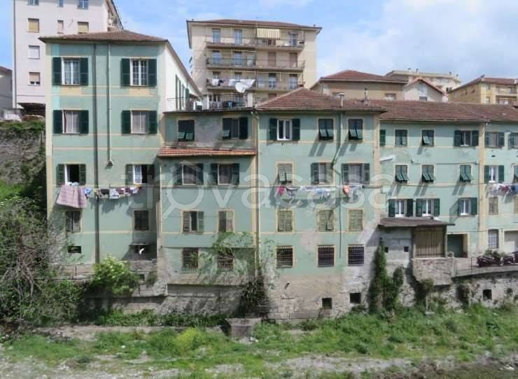 negozio in vendita a Campomorone