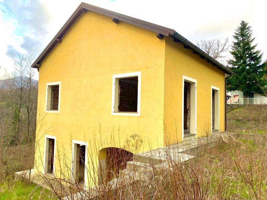 casa indipendente in vendita a Campomorone in zona Isoverde