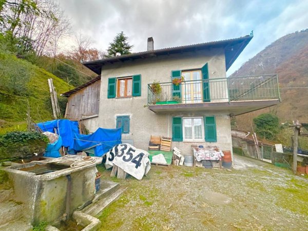 casa indipendente in vendita a Campomorone in zona Isoverde