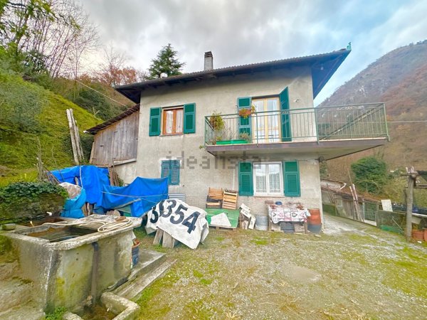 casa indipendente in vendita a Campomorone in zona Isoverde