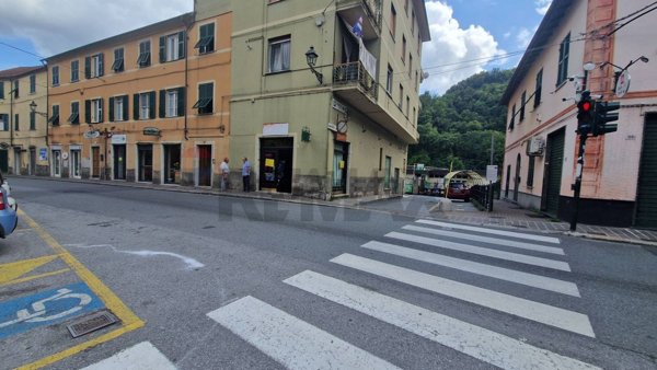 locale commerciale in vendita a Campomorone