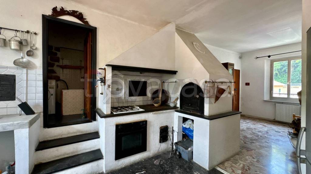 appartamento in vendita a Campomorone in zona Isoverde