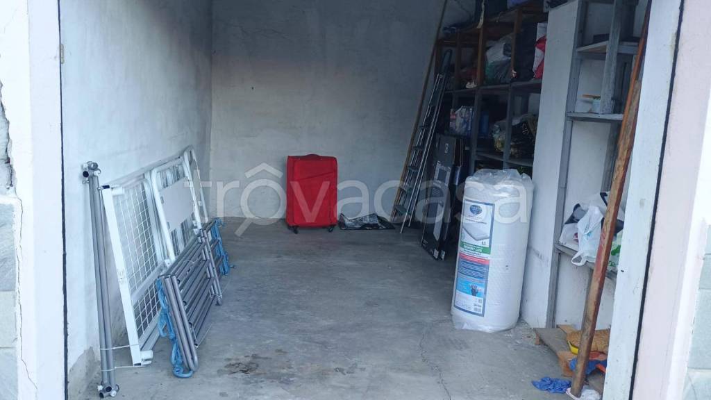 locale commerciale in vendita a Campomorone